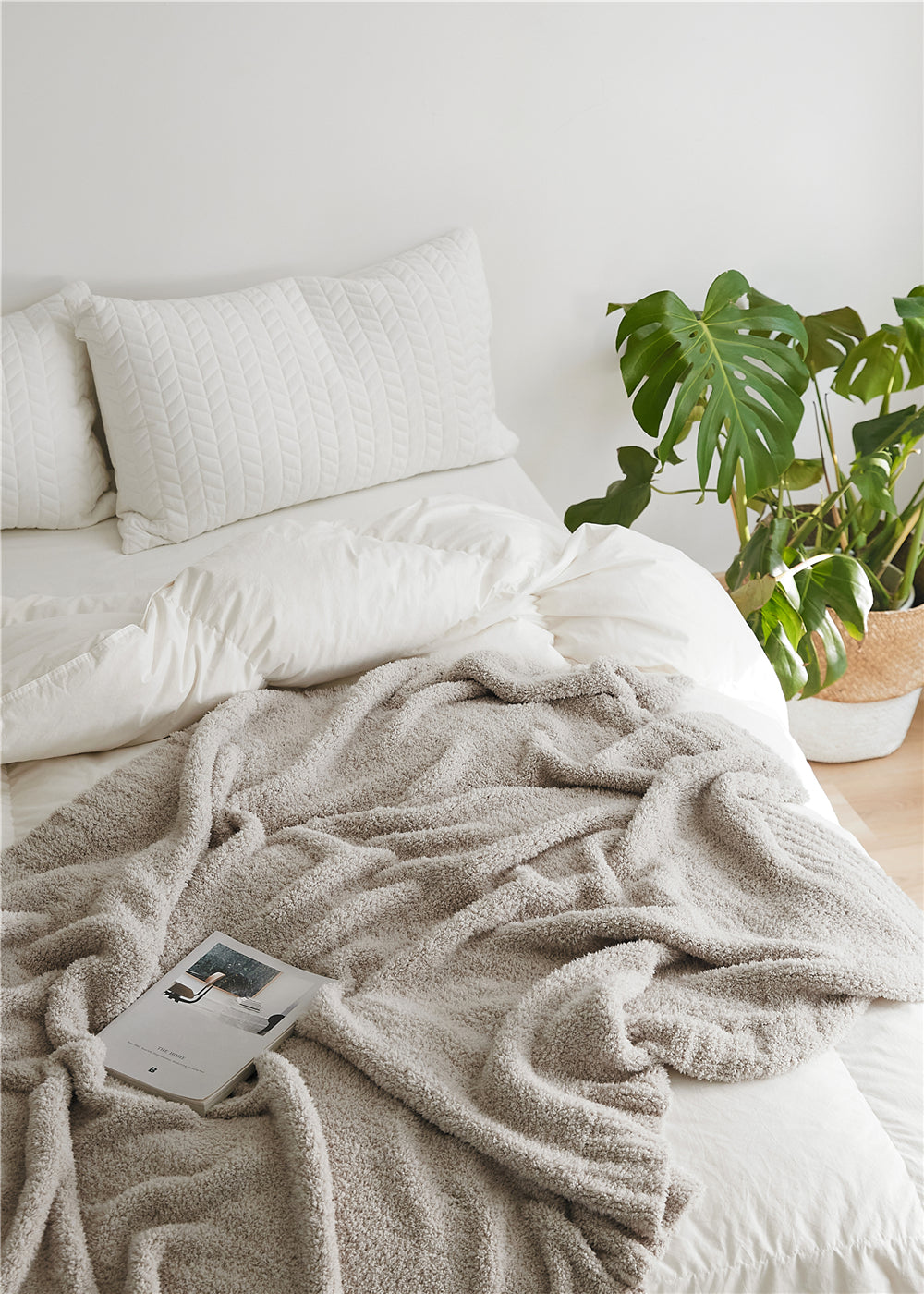 Fuzzy Ultra-Soft Knitted Microfibre Throw Cosy Blanket