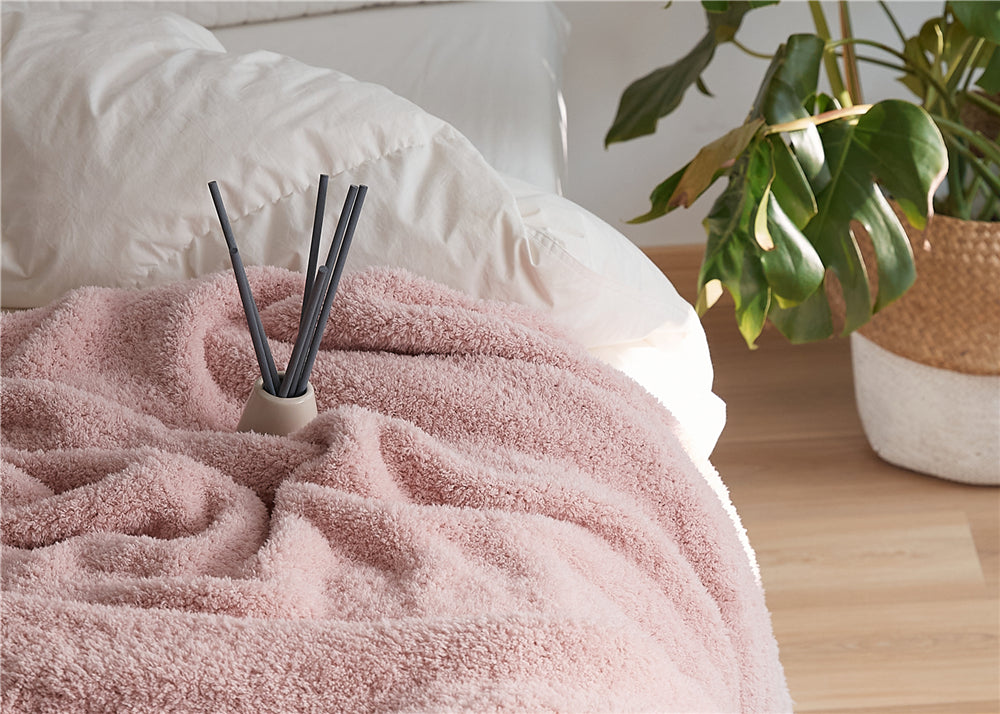 Fuzzy Ultra-Soft Knitted Microfibre Throw Cosy Blanket